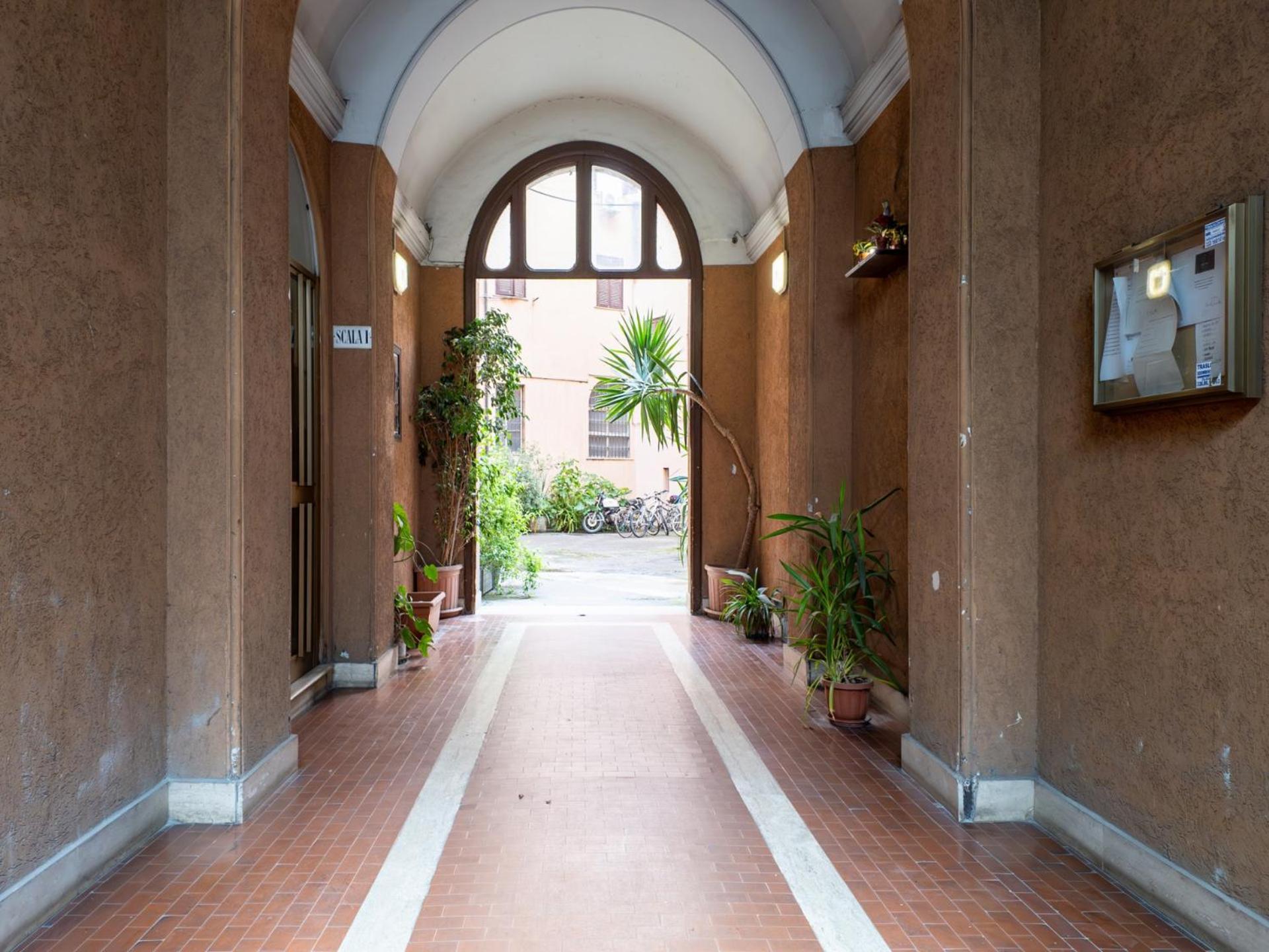 The Best Rent - Spacious One-Bedroom Apartment Near Colosseum روما المظهر الخارجي الصورة